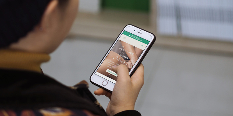 mockup qui représente le site de l'Espace Néméti sur smartphone